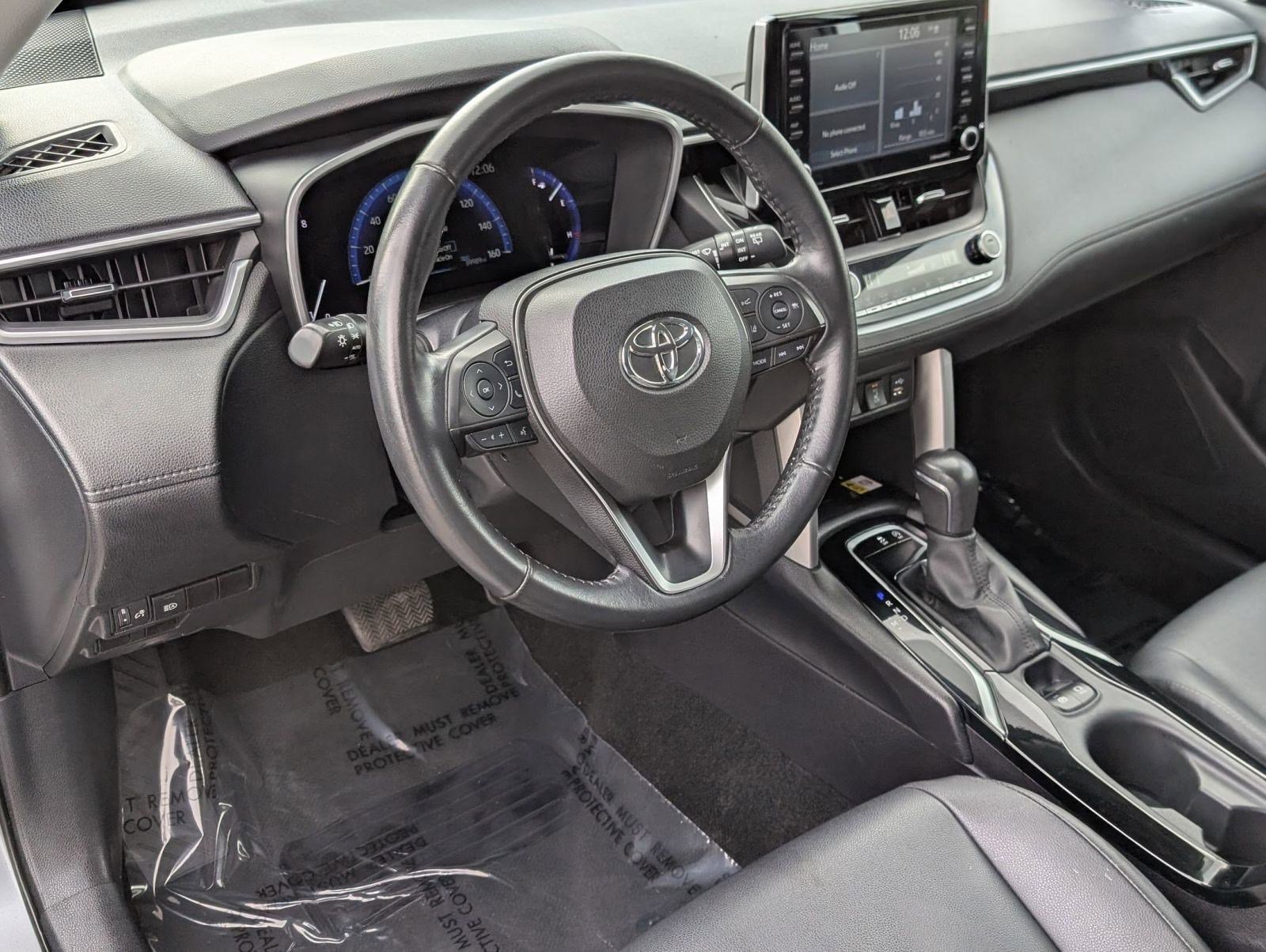 Used 2022 Toyota Corolla Cross XLE image 4