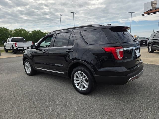 Used 2017 Ford Explorer XLT FWD image 9