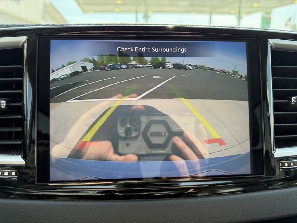 Used 2024 Chrysler Pacifica Touring-L FWD image 29