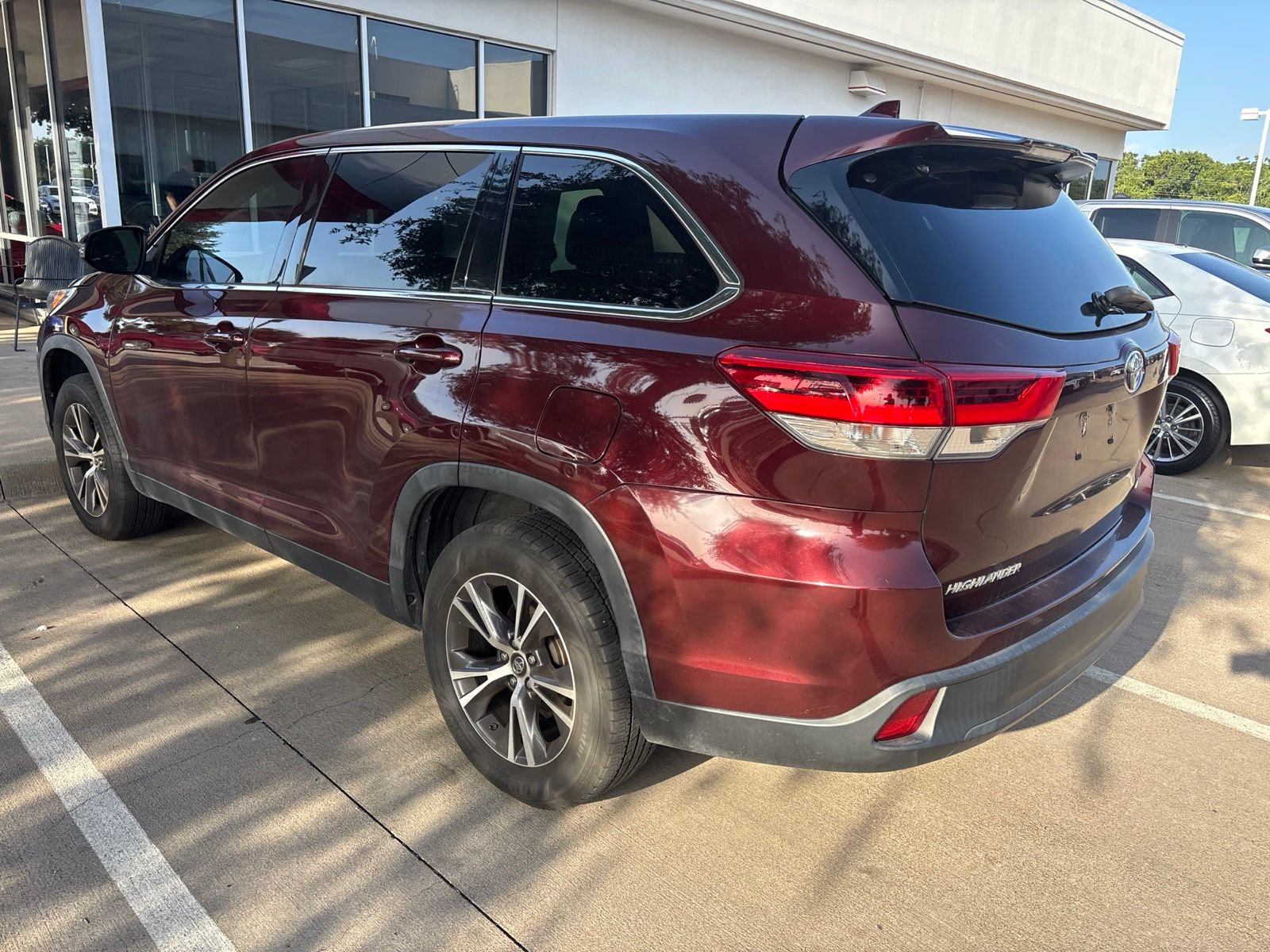 Used 2019 Toyota Highlander Plus FWD image 12