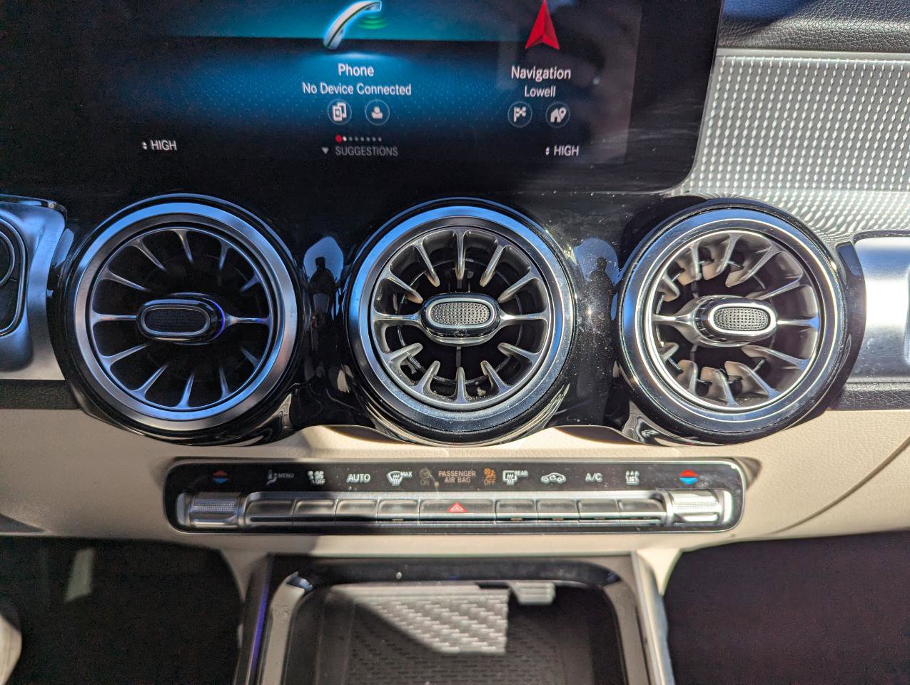 Used 2022 Mercedes-Benz EQB 300 4MATIC image 23