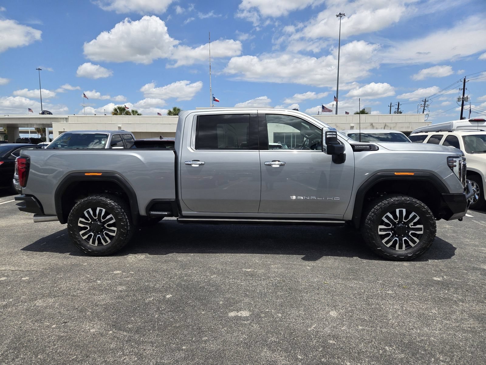 Used 2024 GMC Sierra 2500 Denali Ultimate AWD/4WD image 4