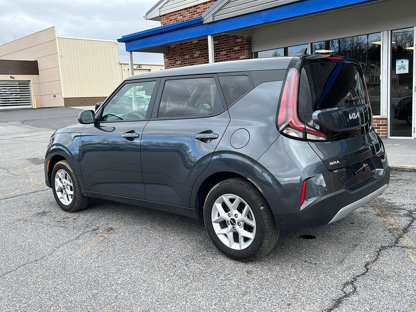 Used 2025 Kia Soul LX w/ LX Technology Package image 3