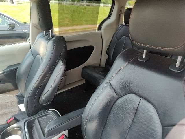 Used 2018 Chrysler Pacifica Touring-L FWD image 21