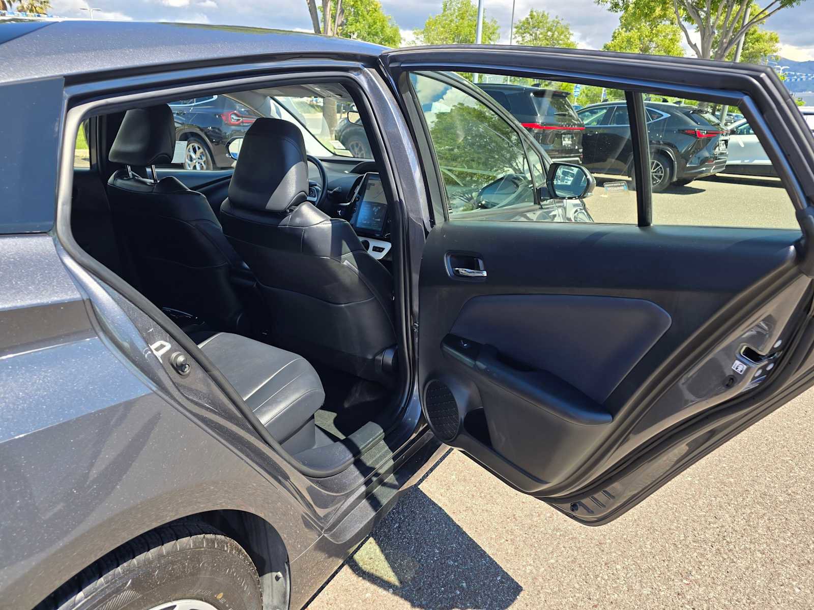 Used 2017 Toyota Prius Prime Premium image 14