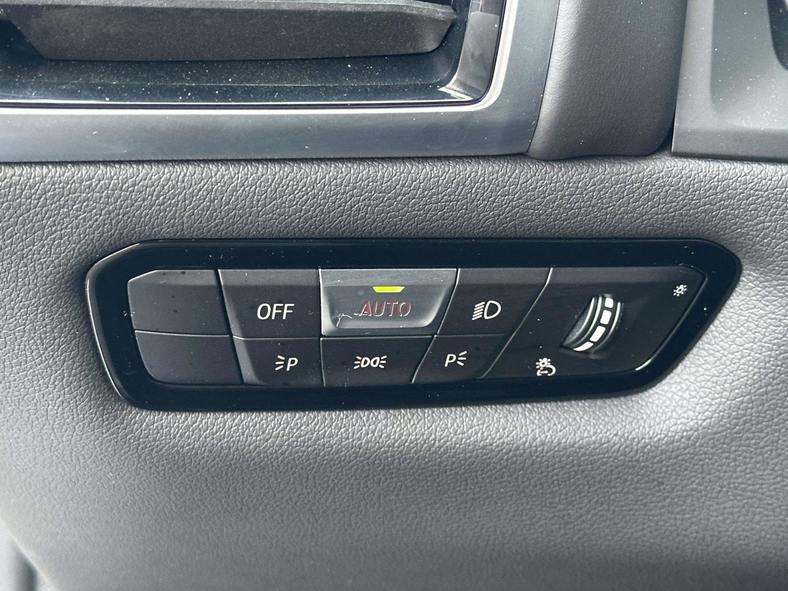 Used 2021 BMW M850i xDrive Coupe w/ M Carbon Exterior Package image 18