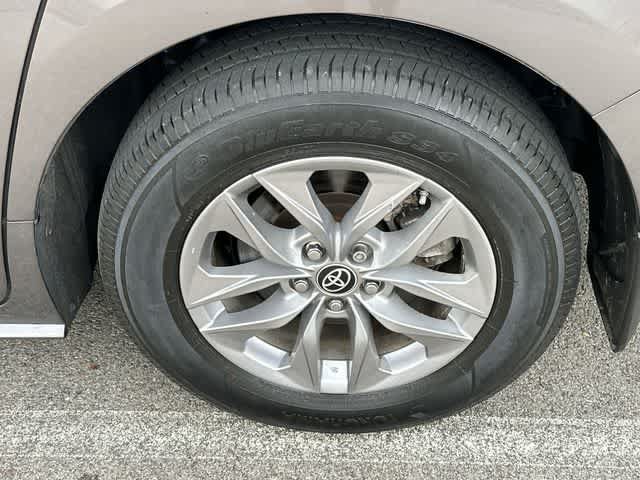 Used 2022 Toyota Sienna LE AWD/4WD image 5