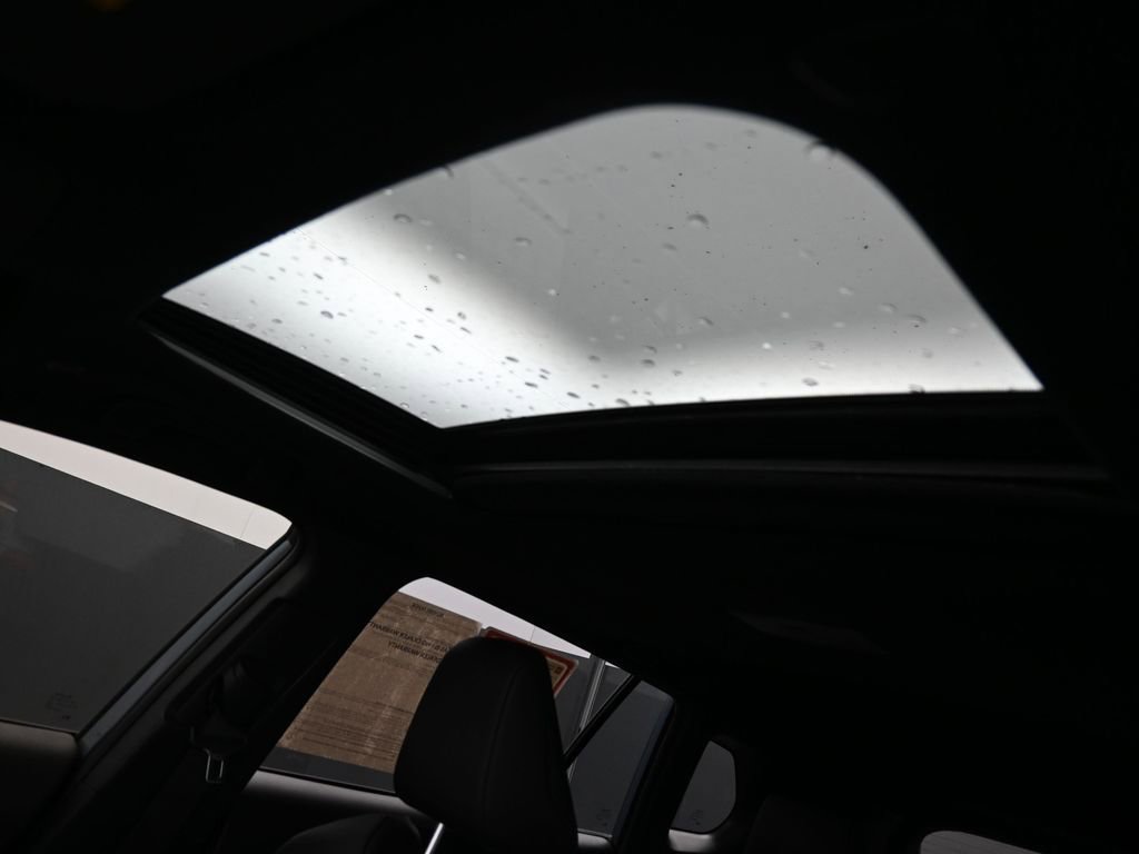 Used 2024 Toyota Corolla Cross XSE w/ Convenience Package image 28