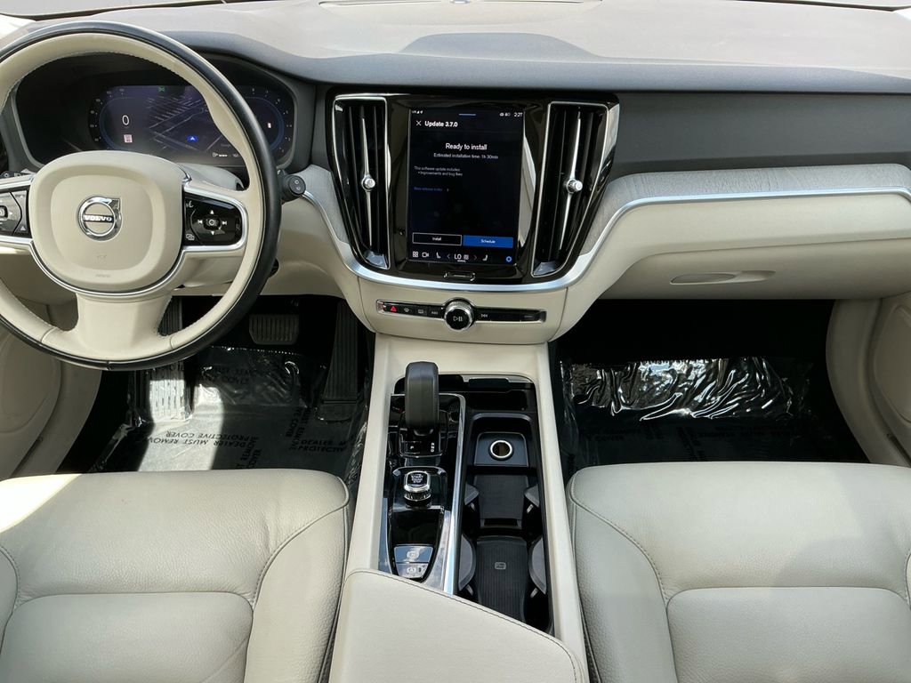 Used 2024 Volvo V60 B5 Cross Country Plus image 10