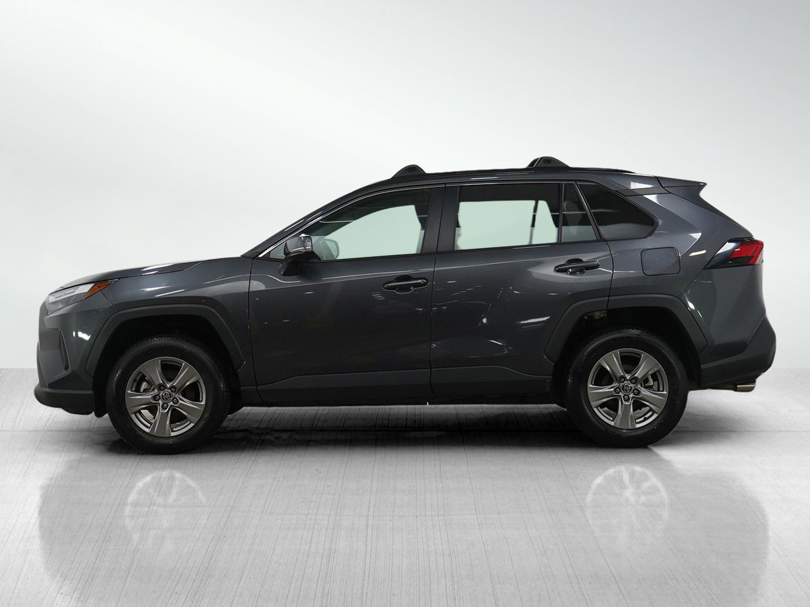 Used 2024 Toyota RAV4 XLE AWD/4WD image 2