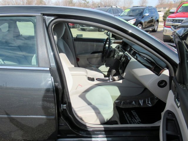 Used 2015 Chevrolet Impala LT w/ LT Sunroof Package image 13