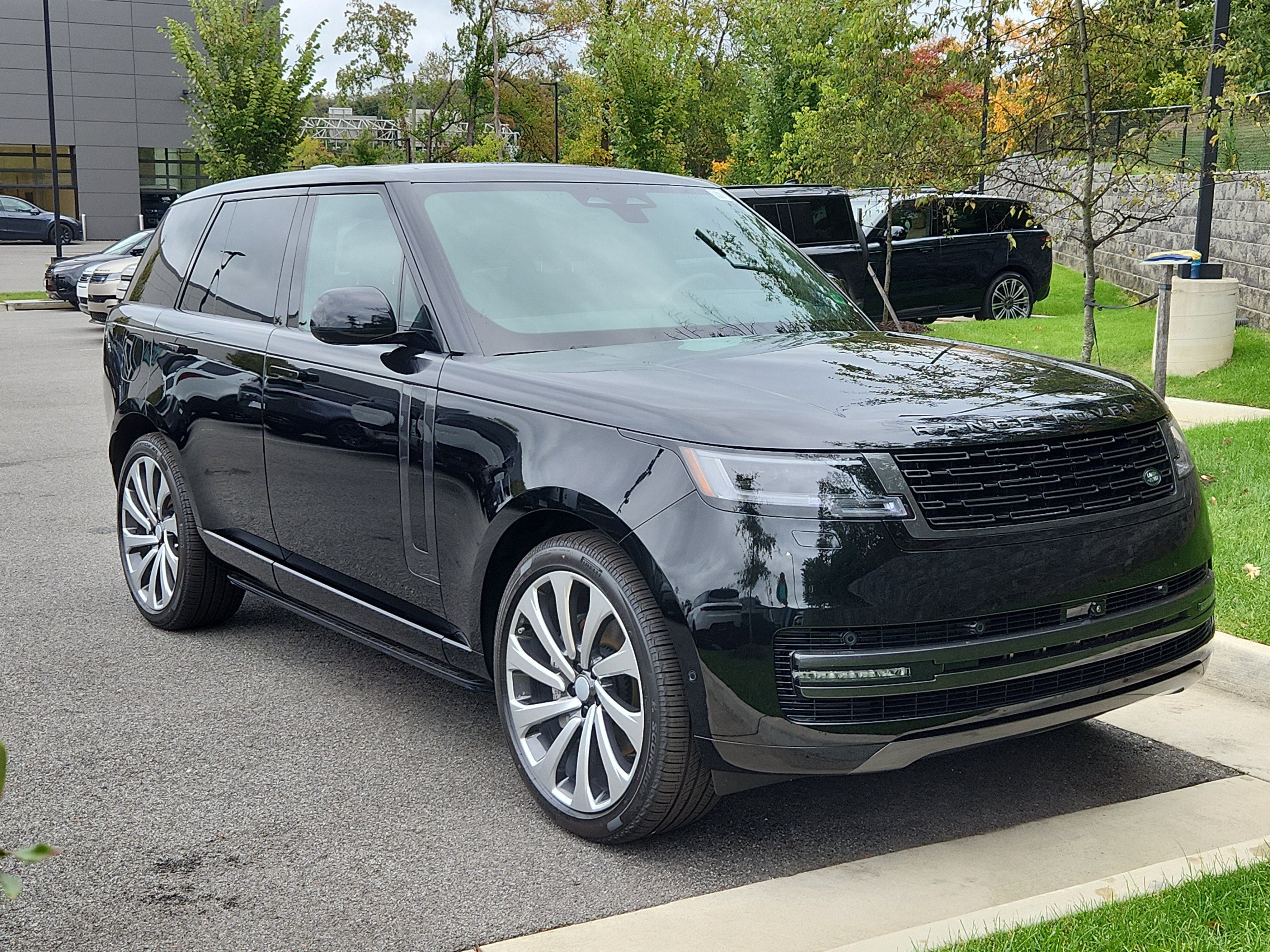 New 2025 Land Rover Range Rover SE image 10