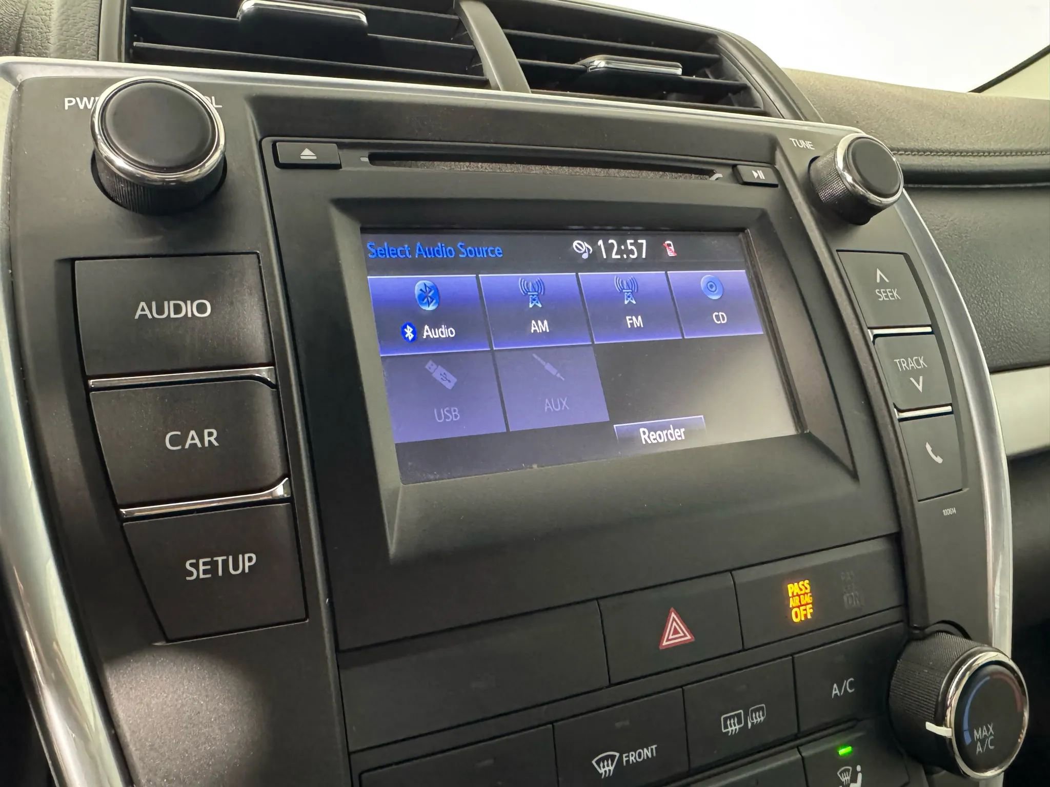 Used 2017 Toyota Camry SE image 18