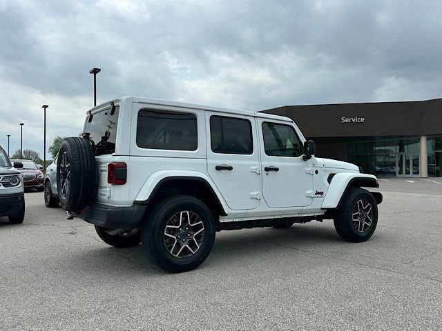 Used 2025 Jeep Wrangler Sahara image 8
