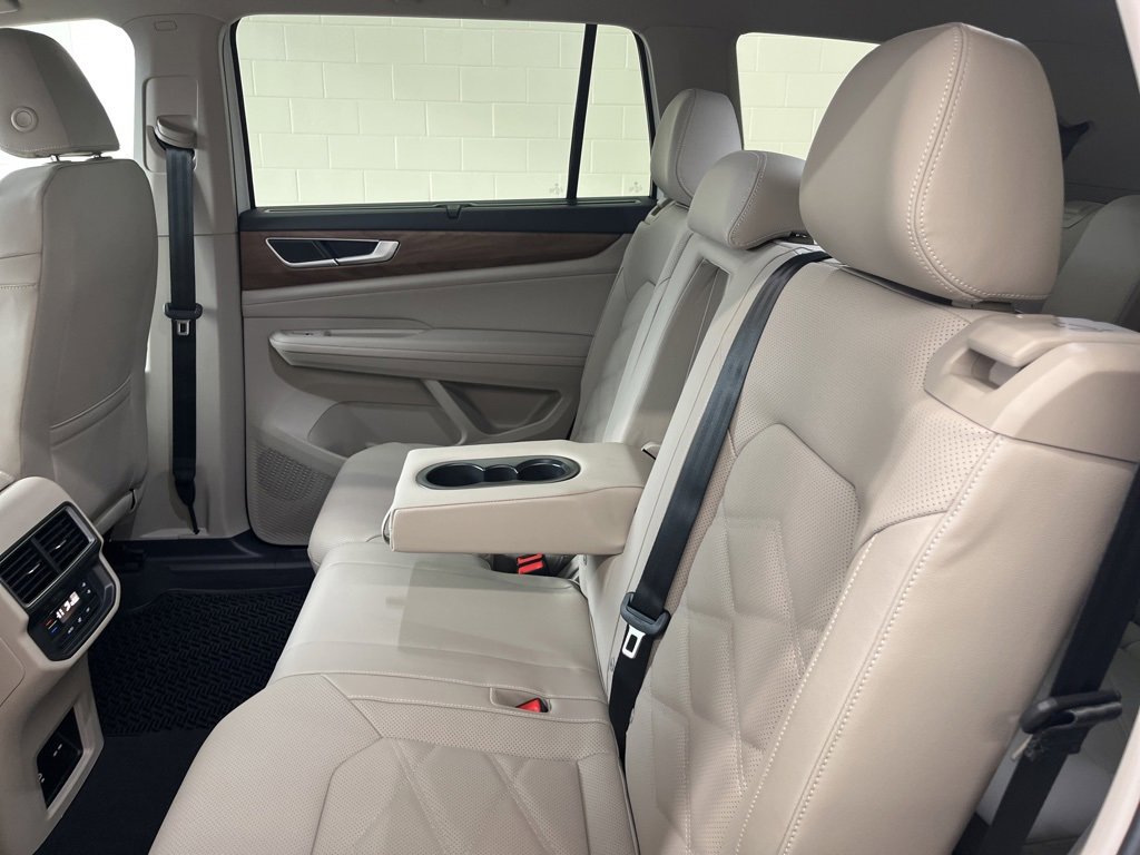 Certified 2025 Volkswagen Atlas SE image 32