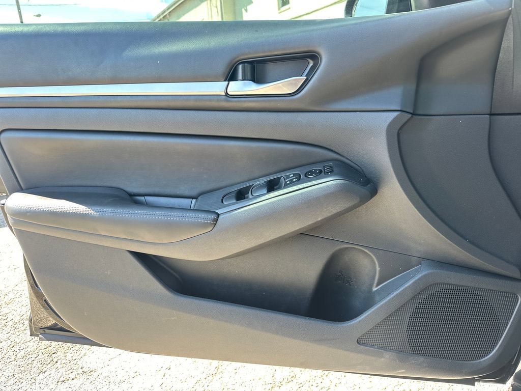 Used 2022 Nissan Altima 2.5 SV FWD image 18