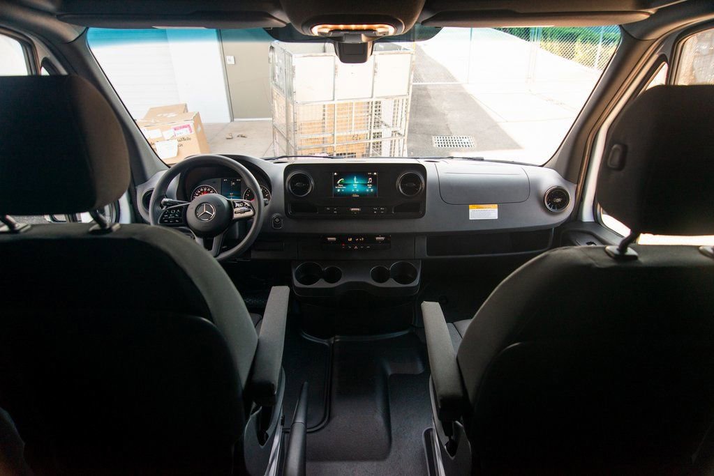 Used 2024 Mercedes-Benz Sprinter 2500 image 27