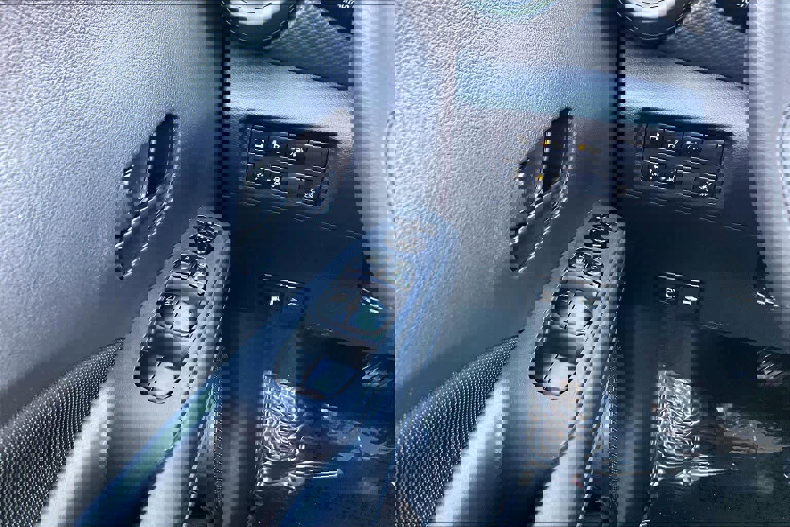 Used 2021 Nissan Kicks S FWD image 31