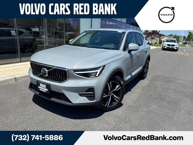 Used 2025 Volvo XC40 B5 Core