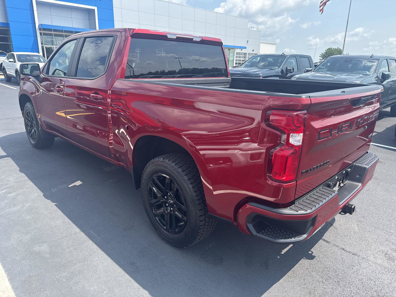 Used 2023 Chevrolet Silverado 1500 RST w/ Z71 Off-Road Package AWD/4WD image 2
