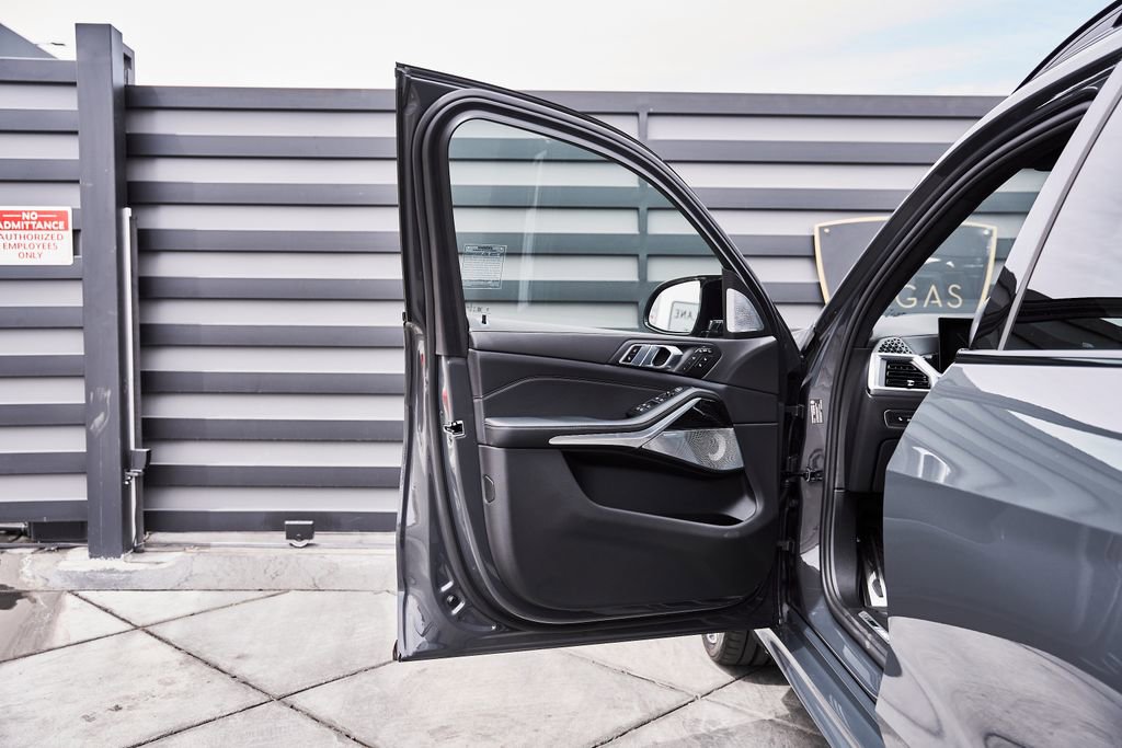 Used 2026 BMW X7 M60i image 30