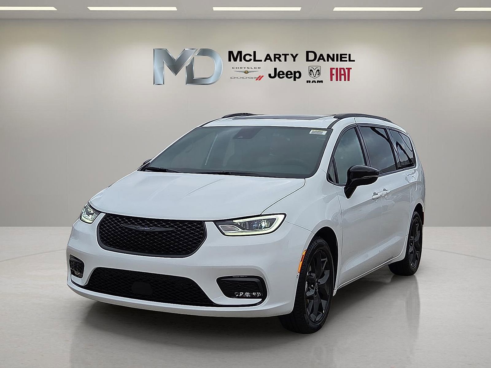 New 2026 Chrysler Pacifica Select w/ S Appearance Package FWD image 2