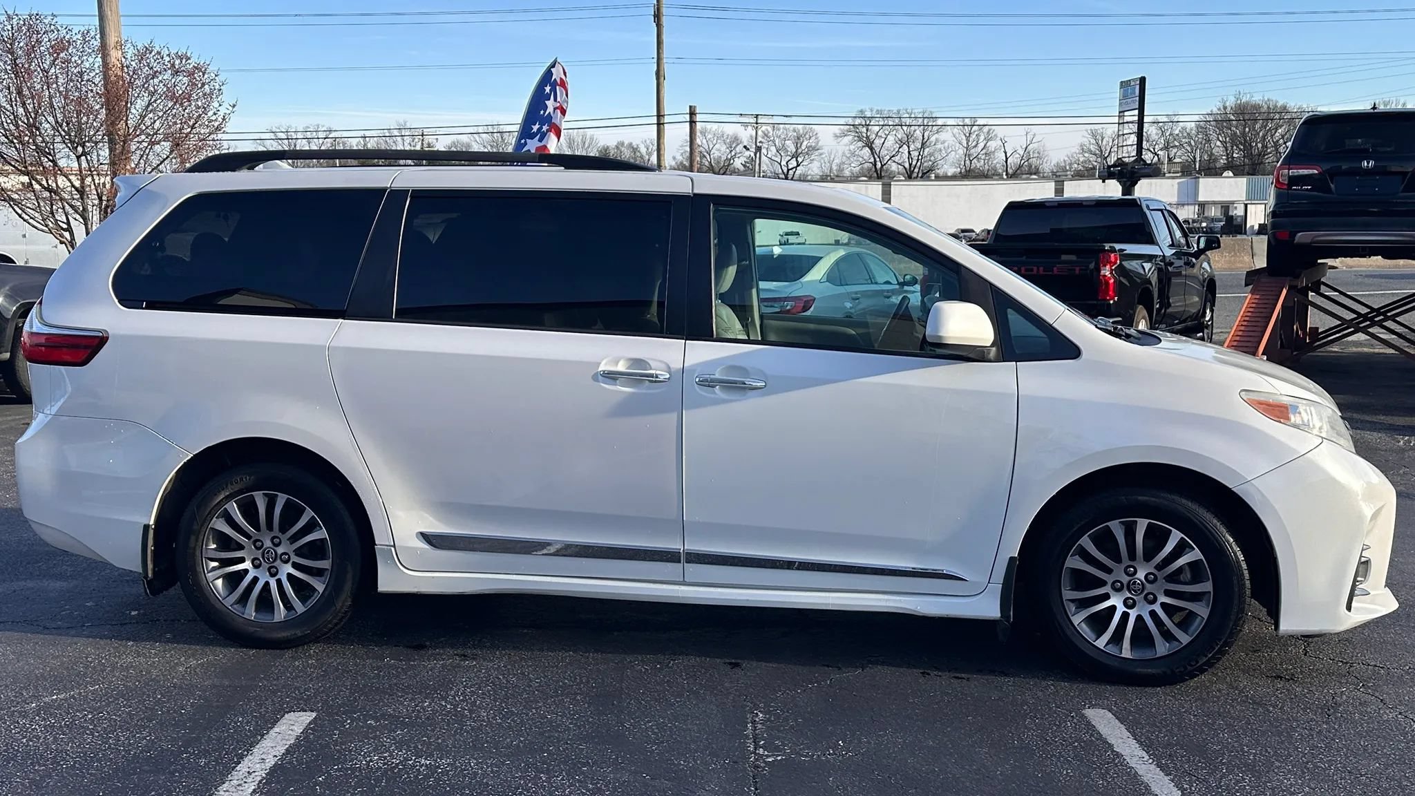 Used 2019 Toyota Sienna XLE w/ Protection Package FWD image 4
