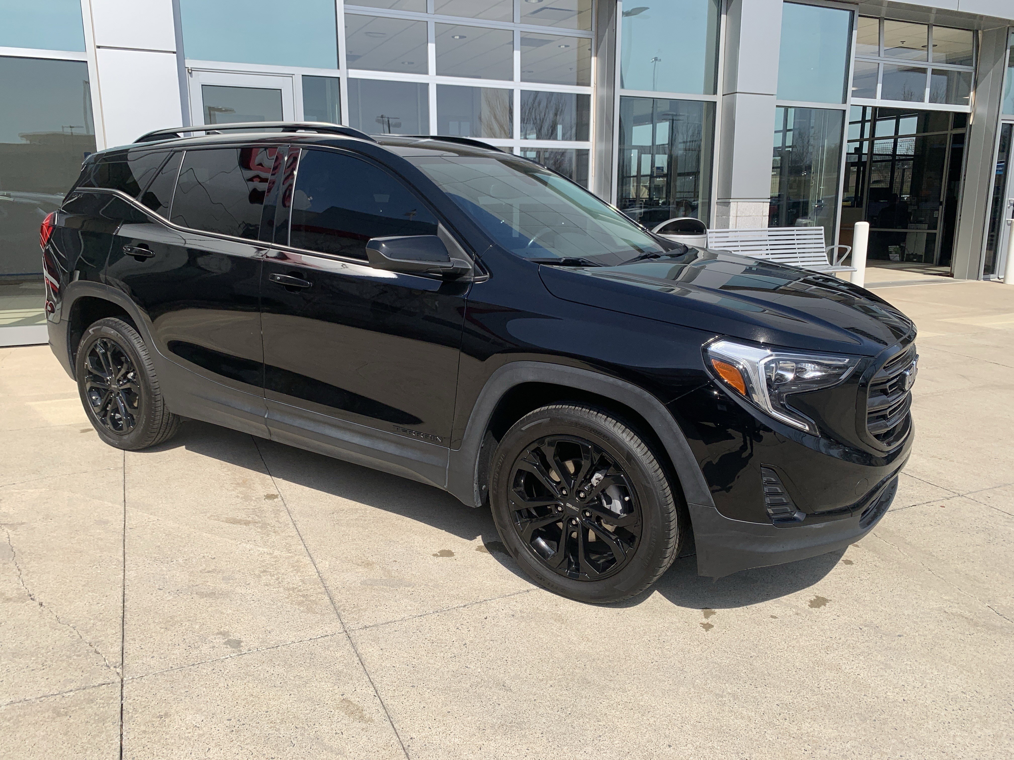 Used 2021 GMC Terrain SLE w/ Elevation Edition image 2