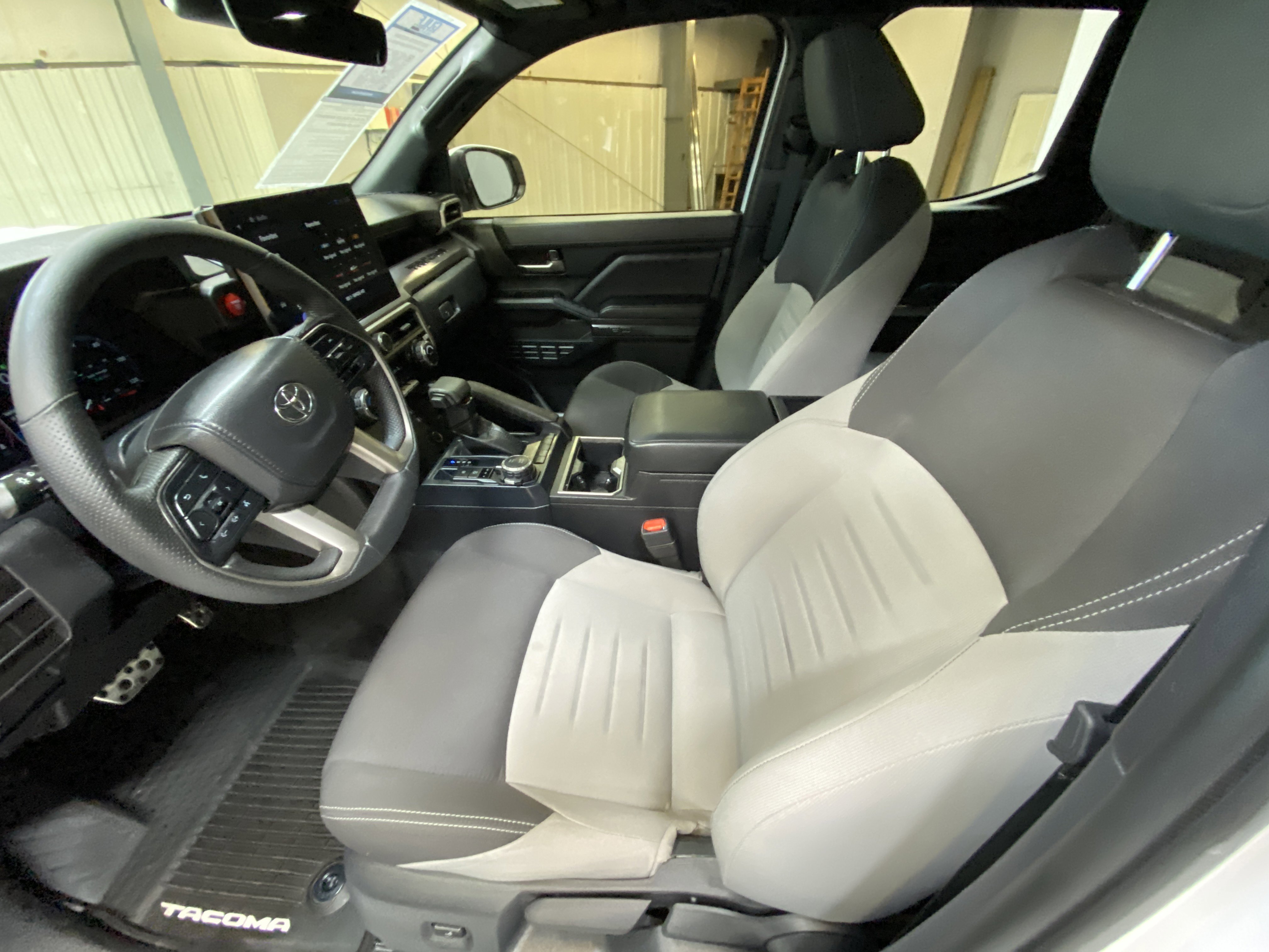 Used 2025 Toyota Tacoma TRD Sport image 25