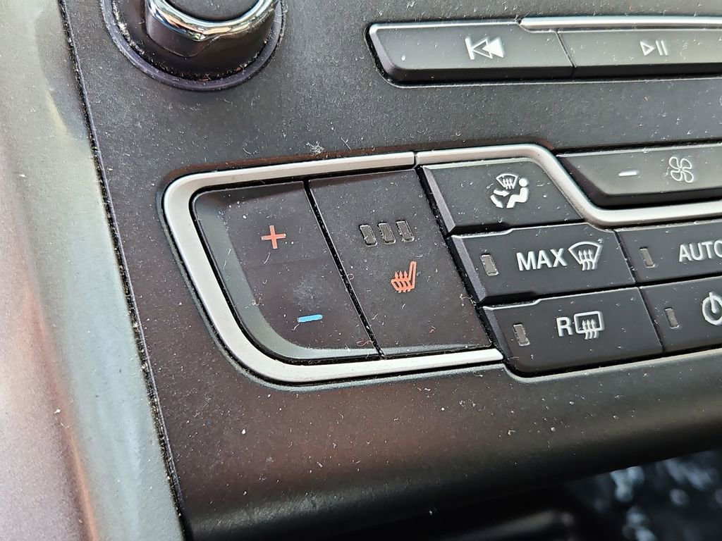 Used 2020 Ford Fusion SE image 19