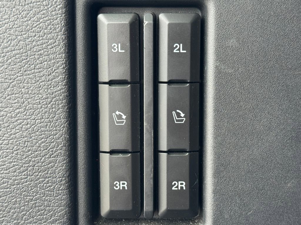 Used 2024 Ford Expedition XLT AWD/4WD image 34