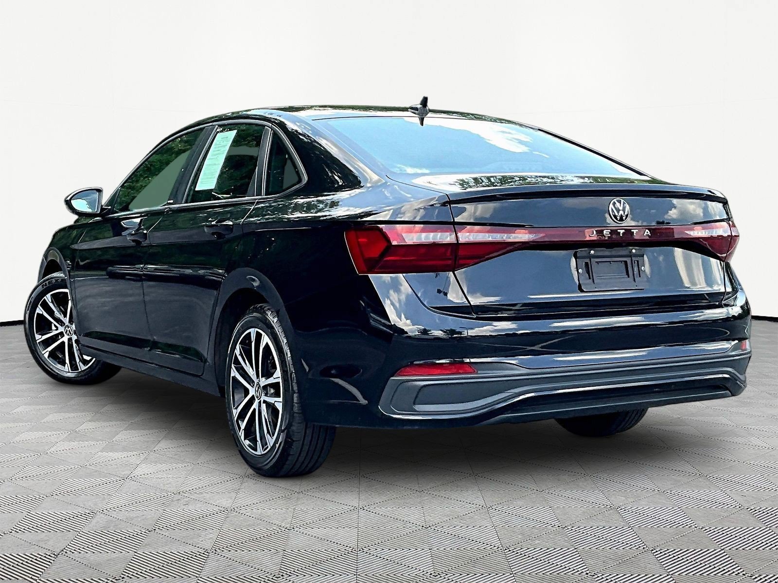 Used 2025 Volkswagen Jetta Sport FWD image 4