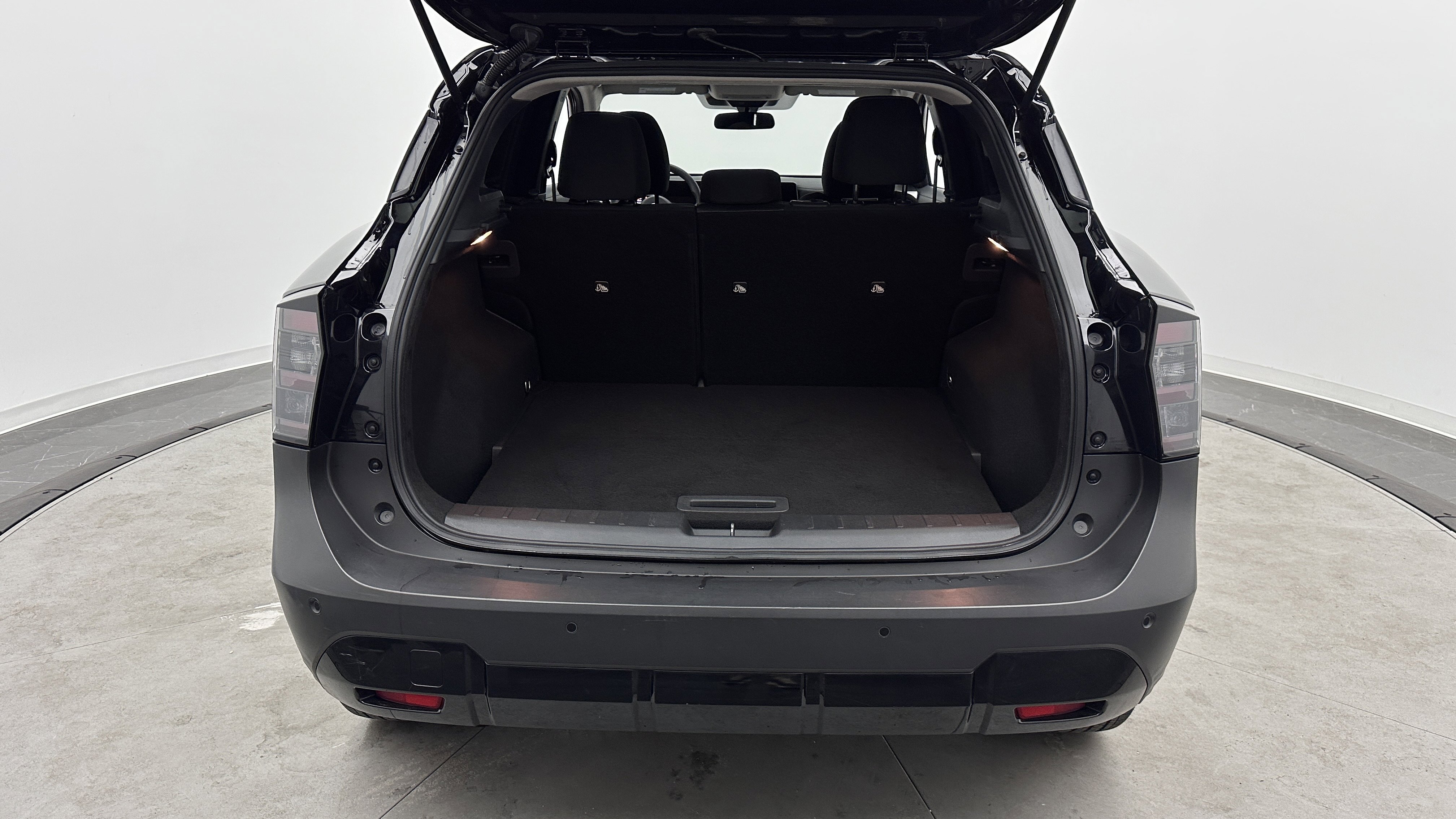 Used 2025 Nissan Kicks SV w/ Charging Package FWD image 28