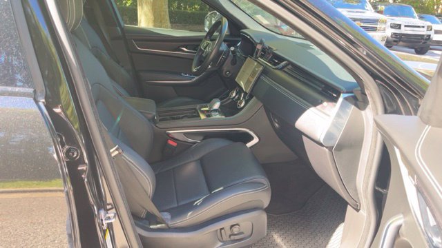 Certified 2024 Jaguar F-PACE R-Dynamic S AWD/4WD image 11