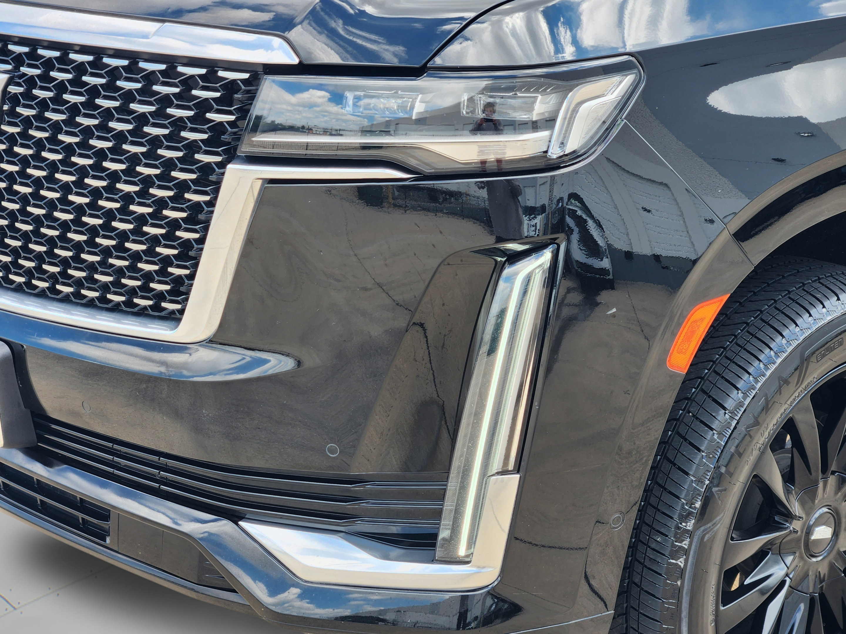 Used 2022 Cadillac Escalade Premium Luxury RWD image 33