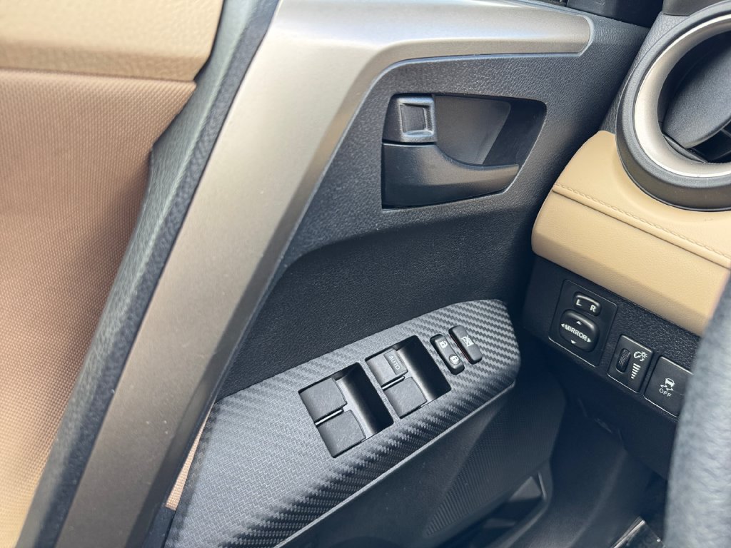 Used 2013 Toyota RAV4 LE AWD/4WD image 11