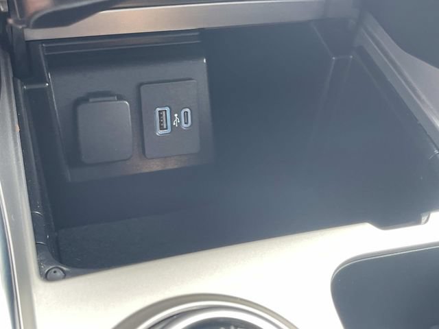 Used 2024 Ford Explorer XLT w/ Equipment Group 202A AWD/4WD image 40