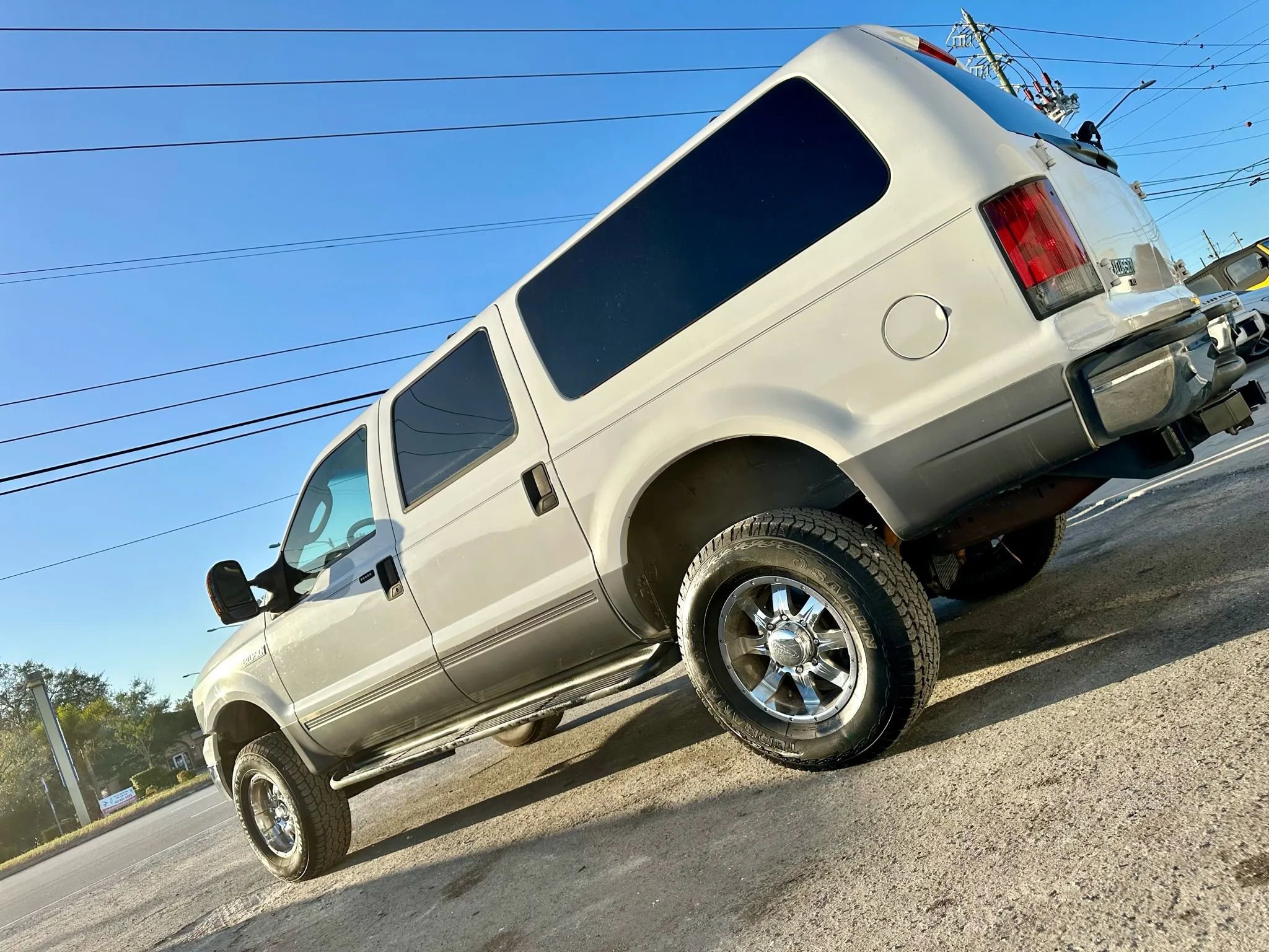 Used 2005 Ford Excursion XLS image 3