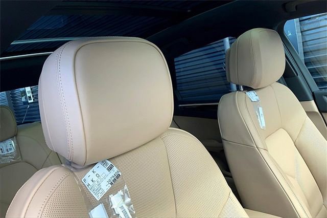 Certified 2026 Porsche Macan AWD/4WD image 8