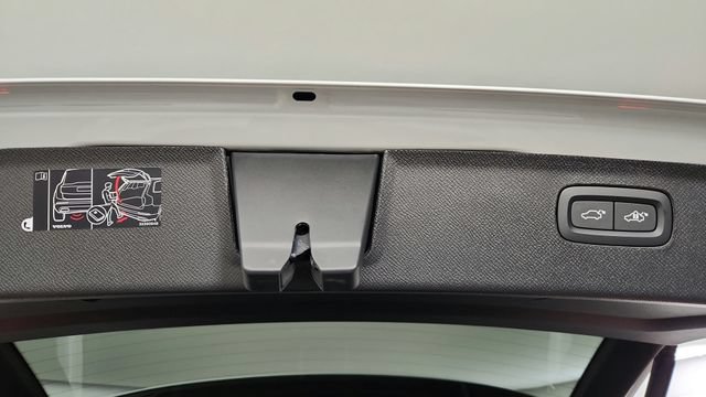 Certified 2026 Volvo XC90 B6 Plus w/ Protection Package Premier AWD/4WD image 44