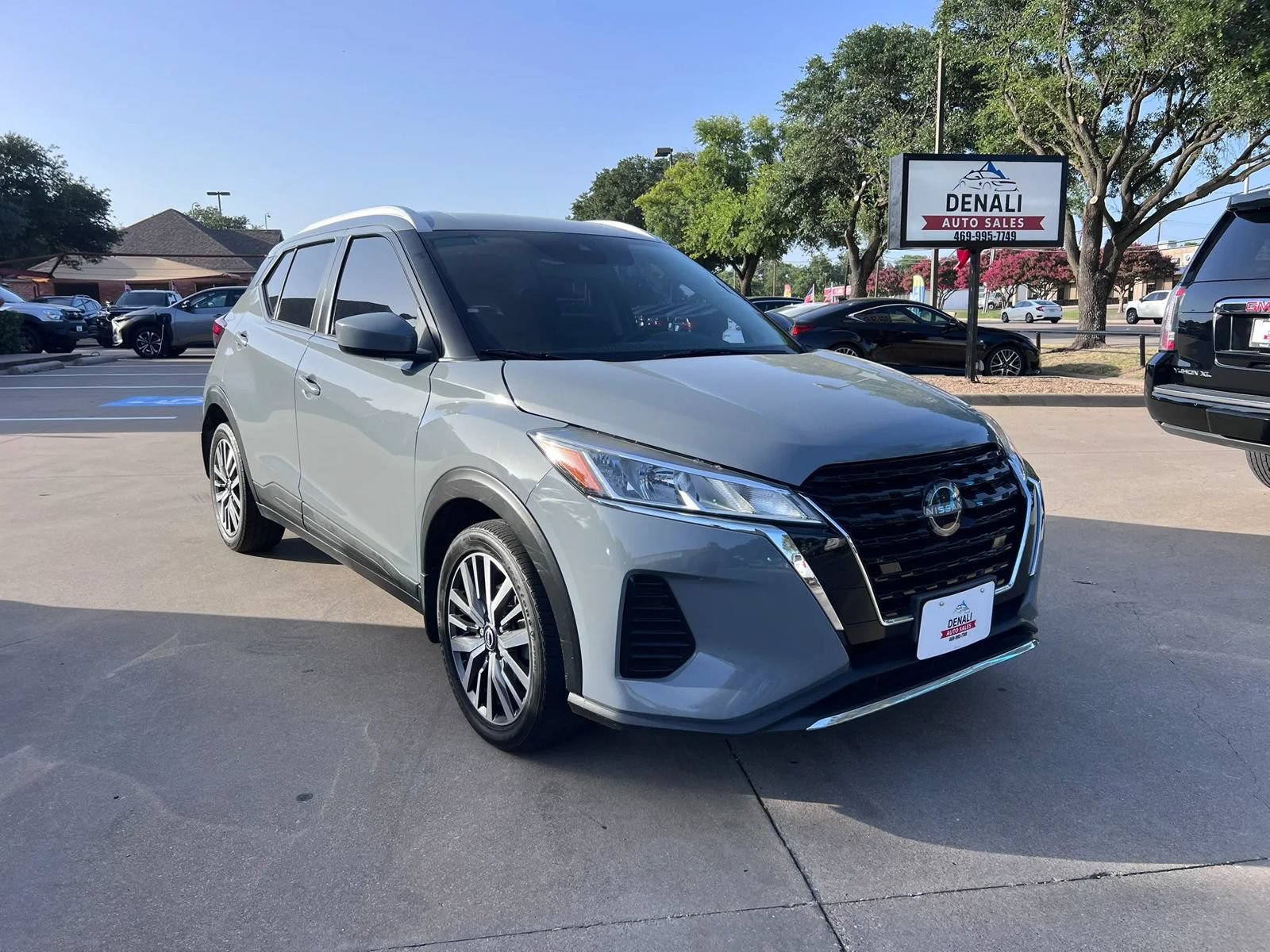Used 2023 Nissan Kicks SV FWD image 1
