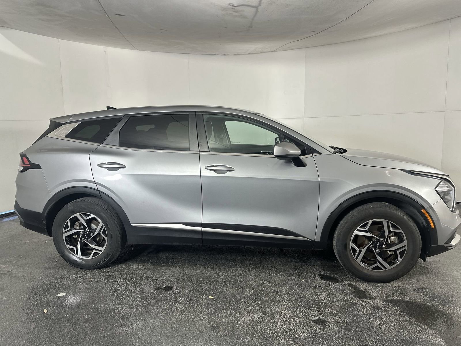 Used 2023 Kia Sportage LX image 9