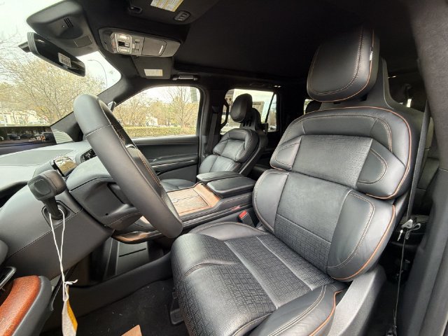 New 2025 Lincoln Navigator L Black Label AWD/4WD image 11