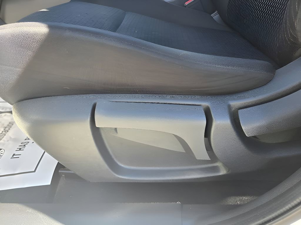 Used 2019 Nissan Rogue Sport S image 15