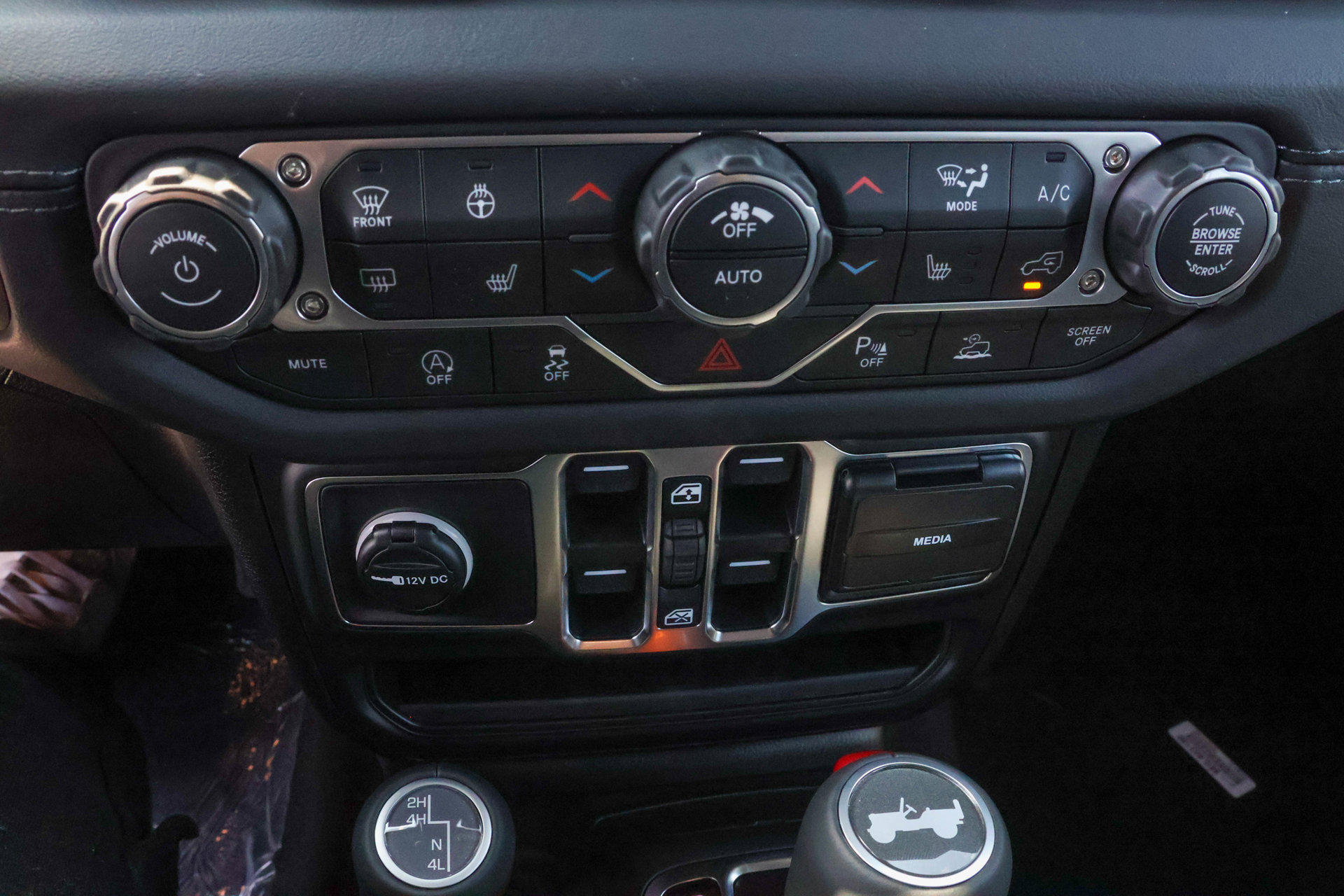 New 2027 Jeep Wrangler Unlimited Sahara AWD/4WD image 22