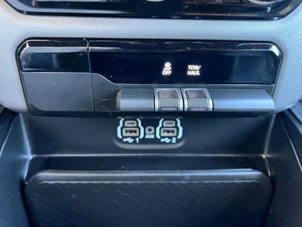 Used 2024 RAM 1500 Laramie RWD image 40