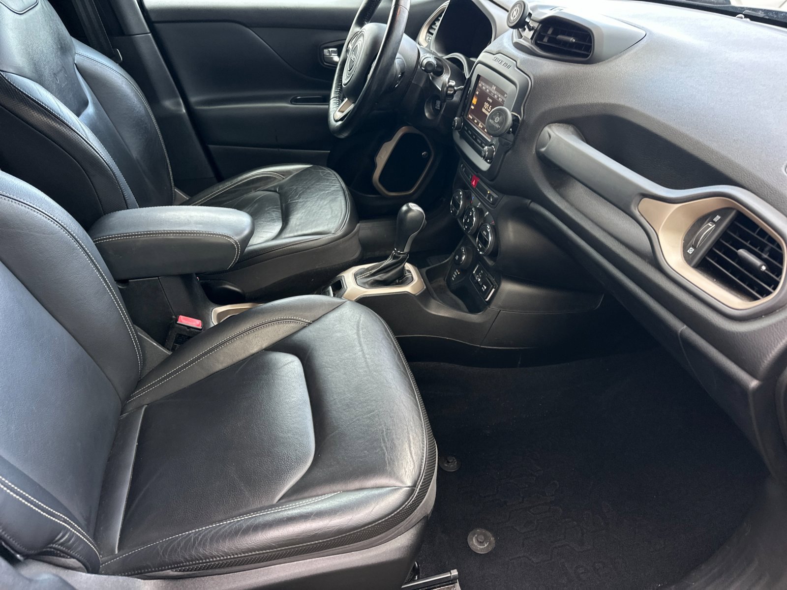 Used 2017 Jeep Renegade Limited image 14