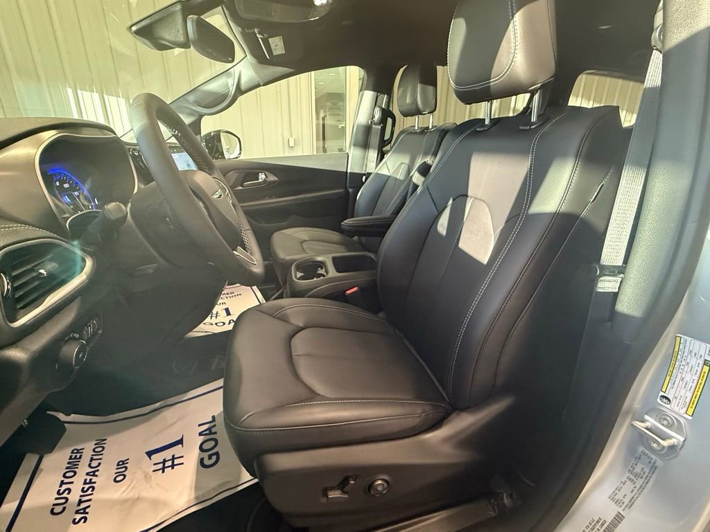 New 2026 Chrysler Pacifica Select image 25