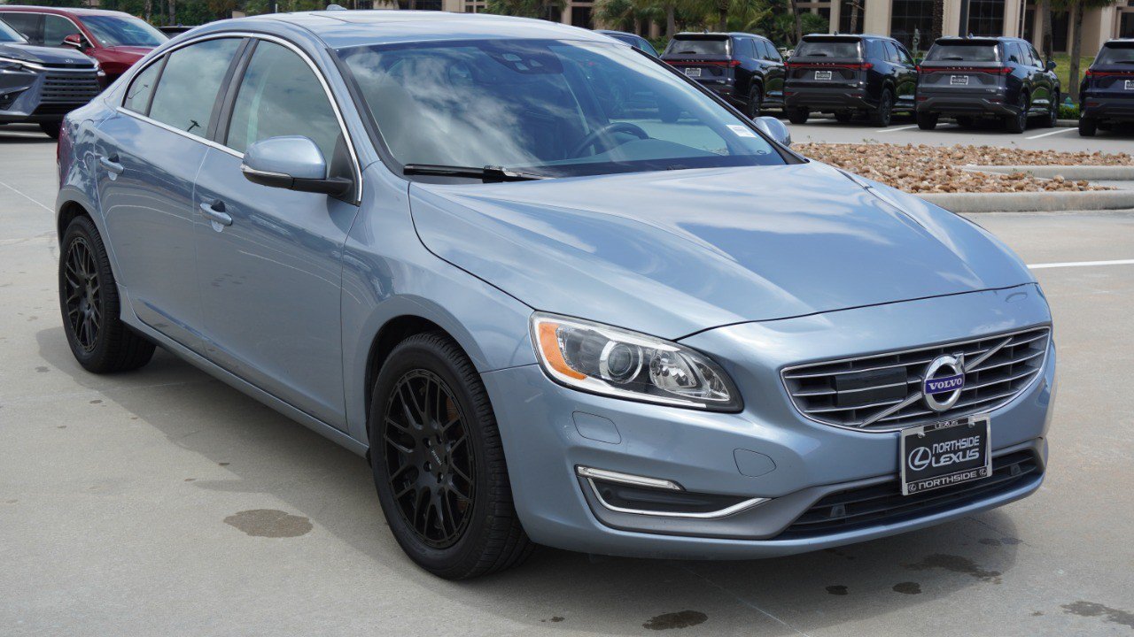 Used 2017 Volvo S60 T5 Inscription Platinum FWD image 3