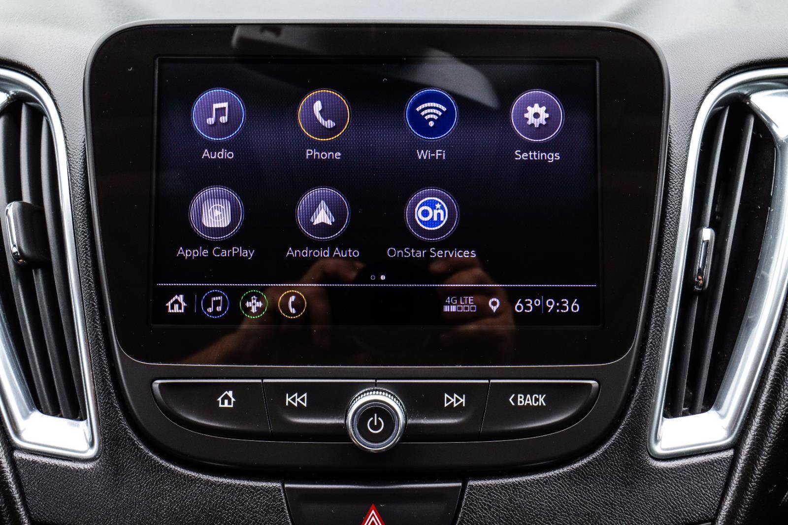 Used 2019 Chevrolet Malibu LT w/ Leather Package FWD image 11